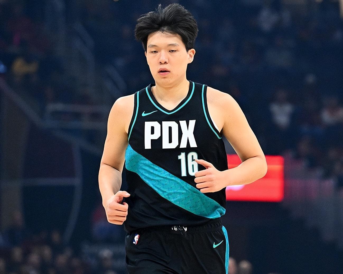 NBA新闻-开拓者追求字母哥，利拉德后院起火，杨瀚森为库里发声
